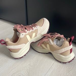 VEJA Venturi Sneakers